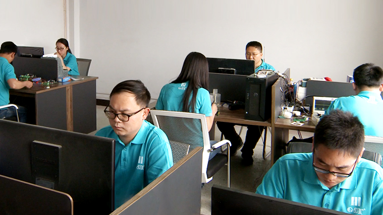 專注技術(shù)研發(fā) 專注技術(shù)研發(fā)